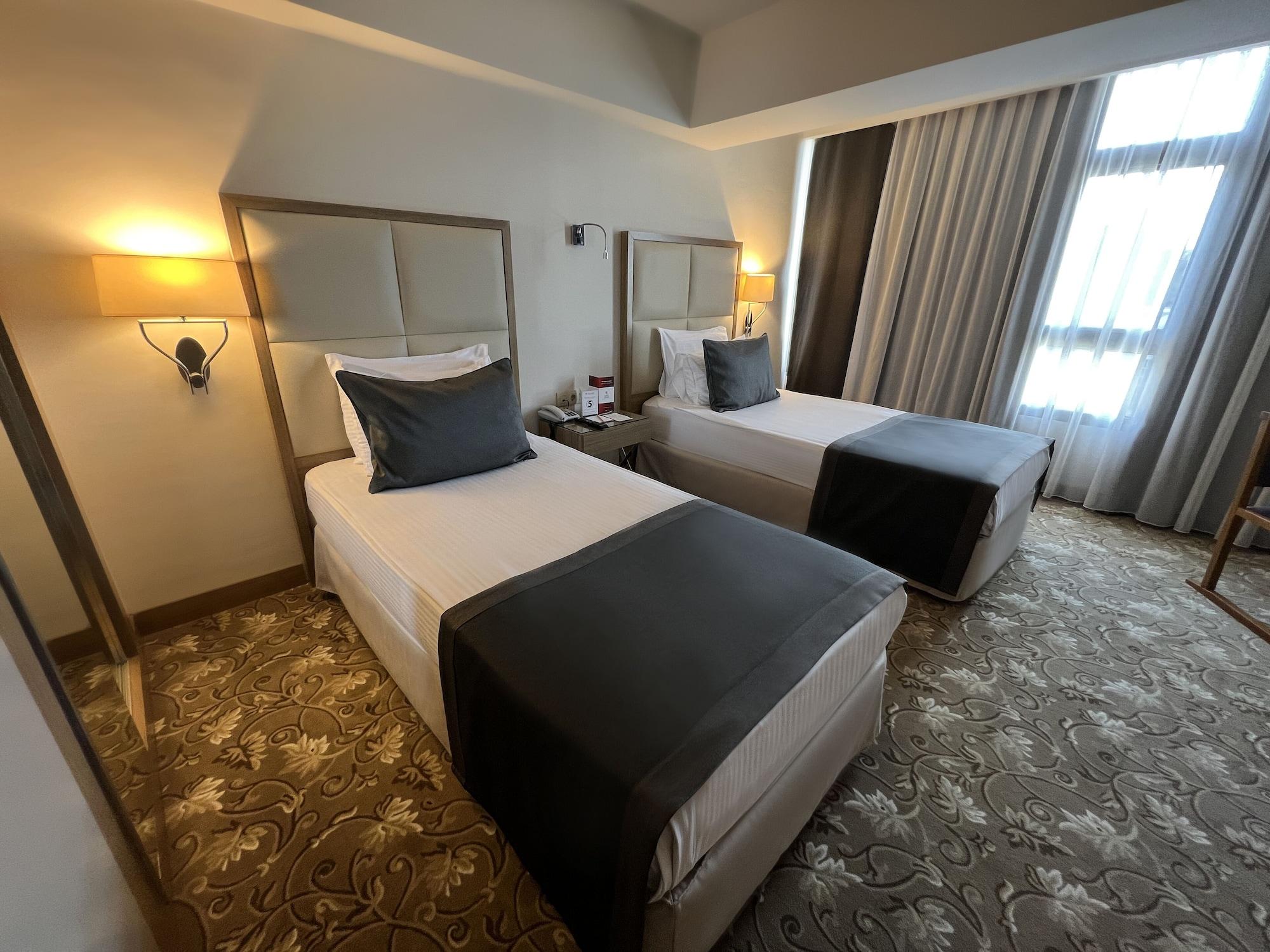 คายา อิสมีร์ เทอร์มอล แอนด์ คอนเวนชั่น Hotel อิซมีร์ ภายนอก รูปภาพ